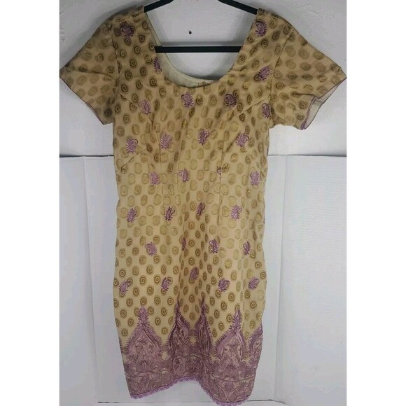 Handmade elegant beige kurta w/ intricate Purple embroidery purple Medium Class - Picture 2 of 6